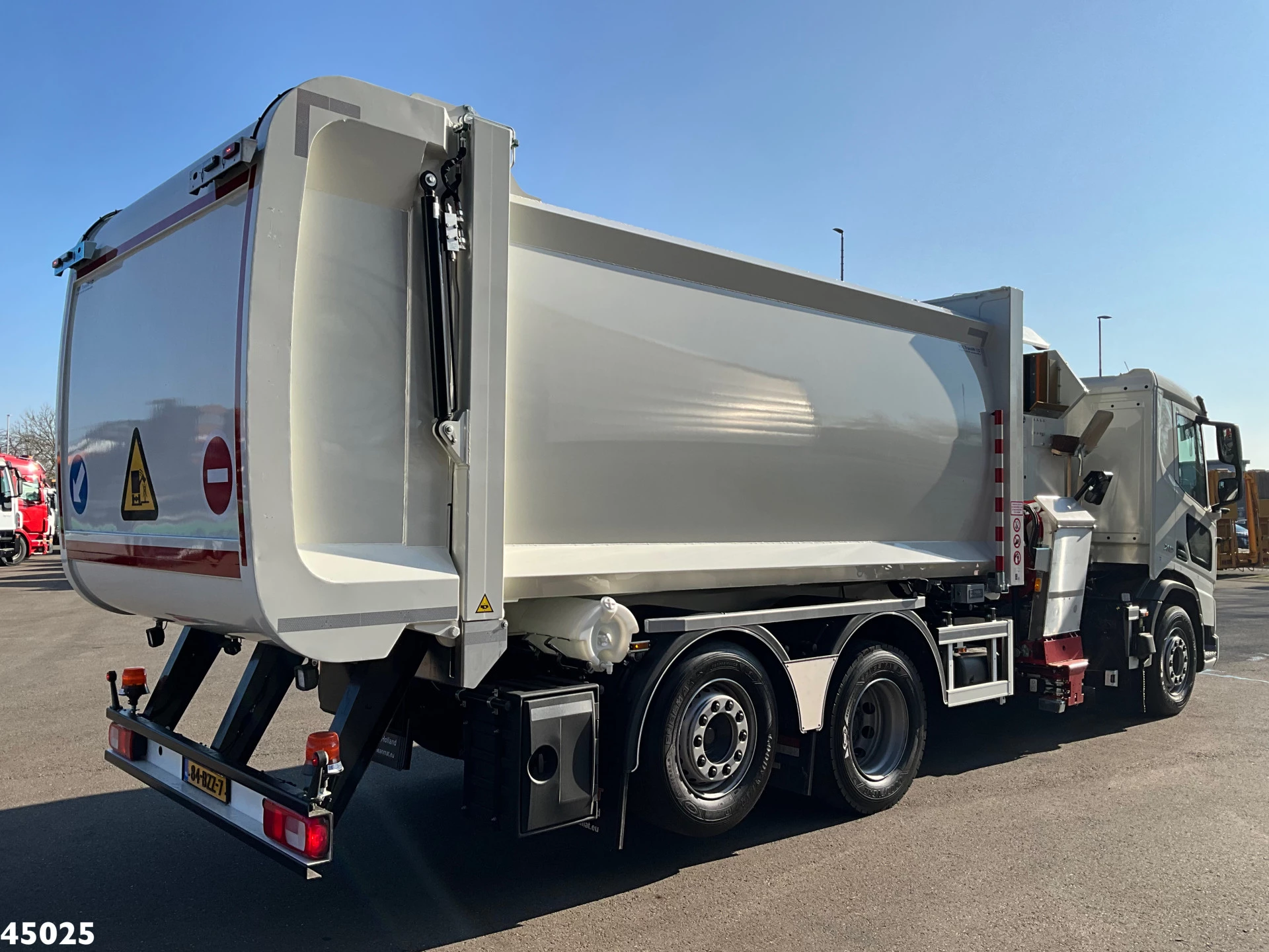 DAF FAN XD 340 VDL Translift zijlader 2025 image 9