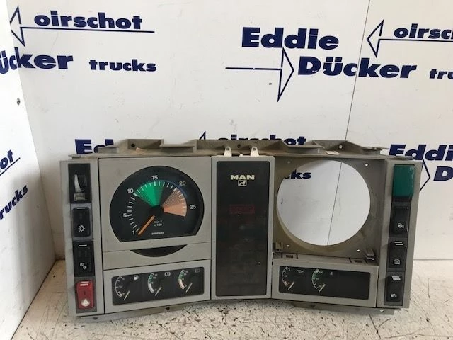 MAN 2000 - 81.27202-6080 INSTRUMENTENPANEEL F2000 afbeelding 1