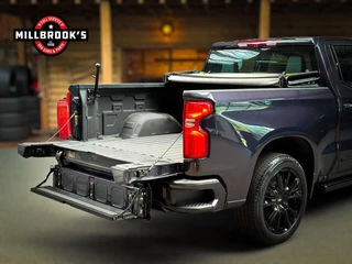Chevrolet Silverado 2024 - USA High Country Black Edition 6.2 V8 420 PK, obrazek 13