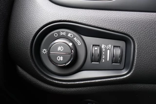 Jeep Renegade 2025 - 4XE HYBRID SUMMIT / LEDER / 18 inch / Apple Carplay изображение 37