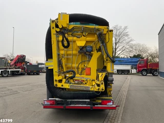 MAN TGS 2014 - 35.480 10x4 RSP Tridem Saugbagger 10m³ image 3