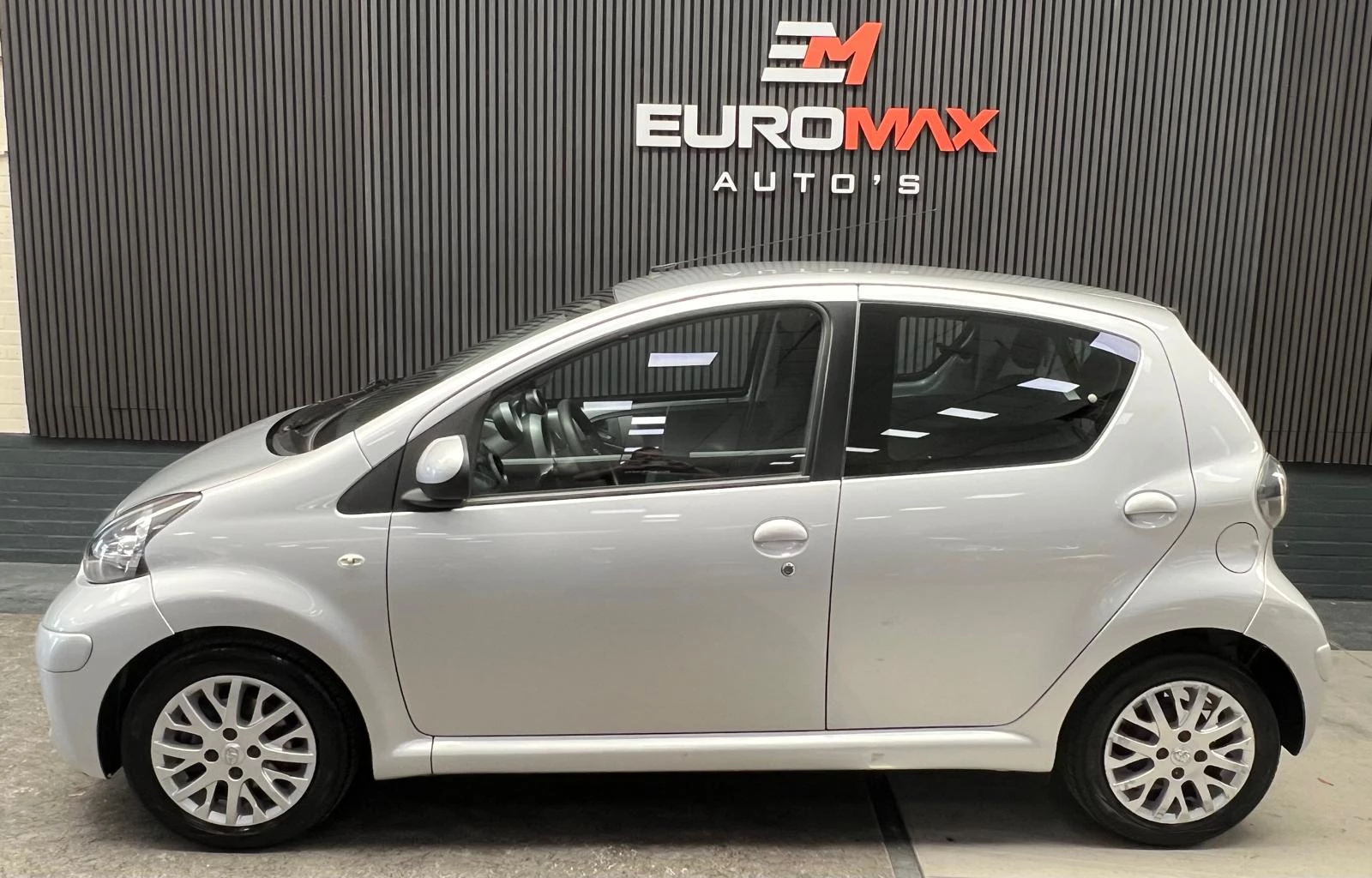 Toyota Aygo 2011 - 1.0-12V Comfort 2e Eigenaar - NAP - Navigatie - Airco afbeelding 8
