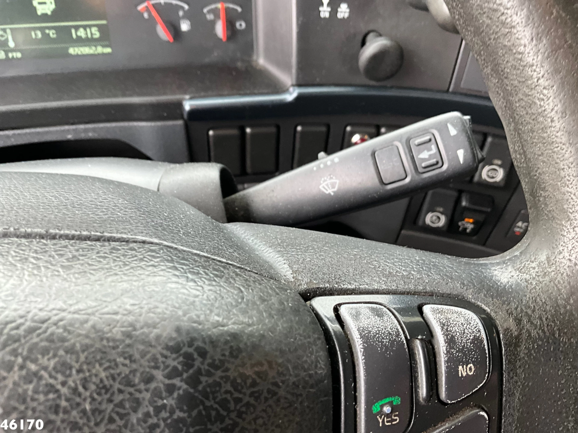 Volvo FH 2012 - 420 8x4 HMF 22 Tonmeter laadkraan image 19