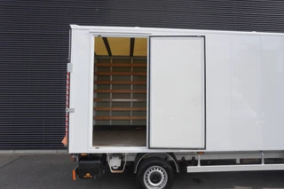 Volkswagen Crafter 2024 - 140pk Automaat Bakwagen Laadklep zijdeur Apple Carplay Airco Cruise control image 3 thumbnail
