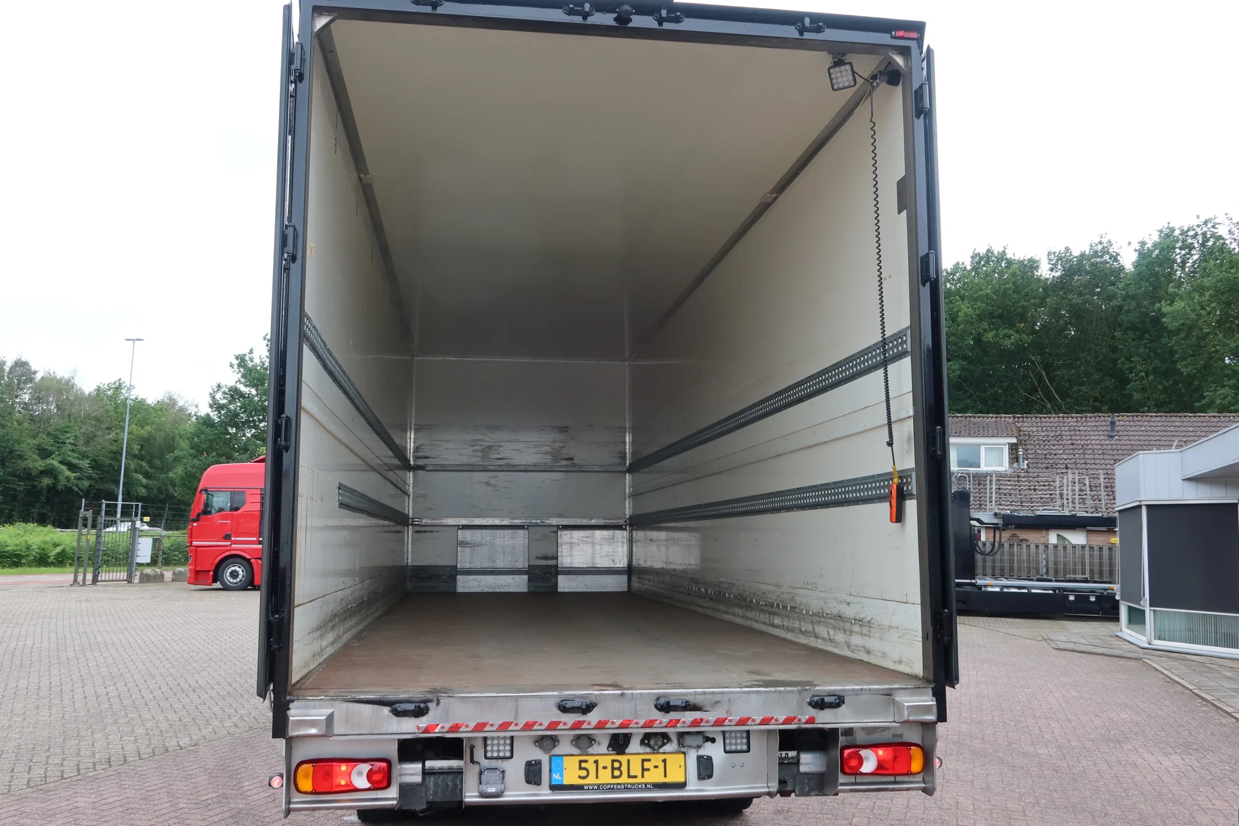 DAF CF 410 2018 - Bak +Dhollandia 2000 kg klep. Black Edition obrázek 3