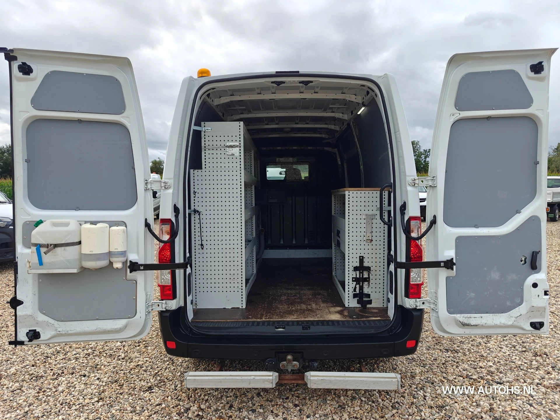 Renault Master 2020 - T35 2.3 dCi 135 L2H2 + werkplaats inrichting , Euro 6 , 1e Eig , 140 PK , Apk 4-2027 , Camera , leuke bus. image 17