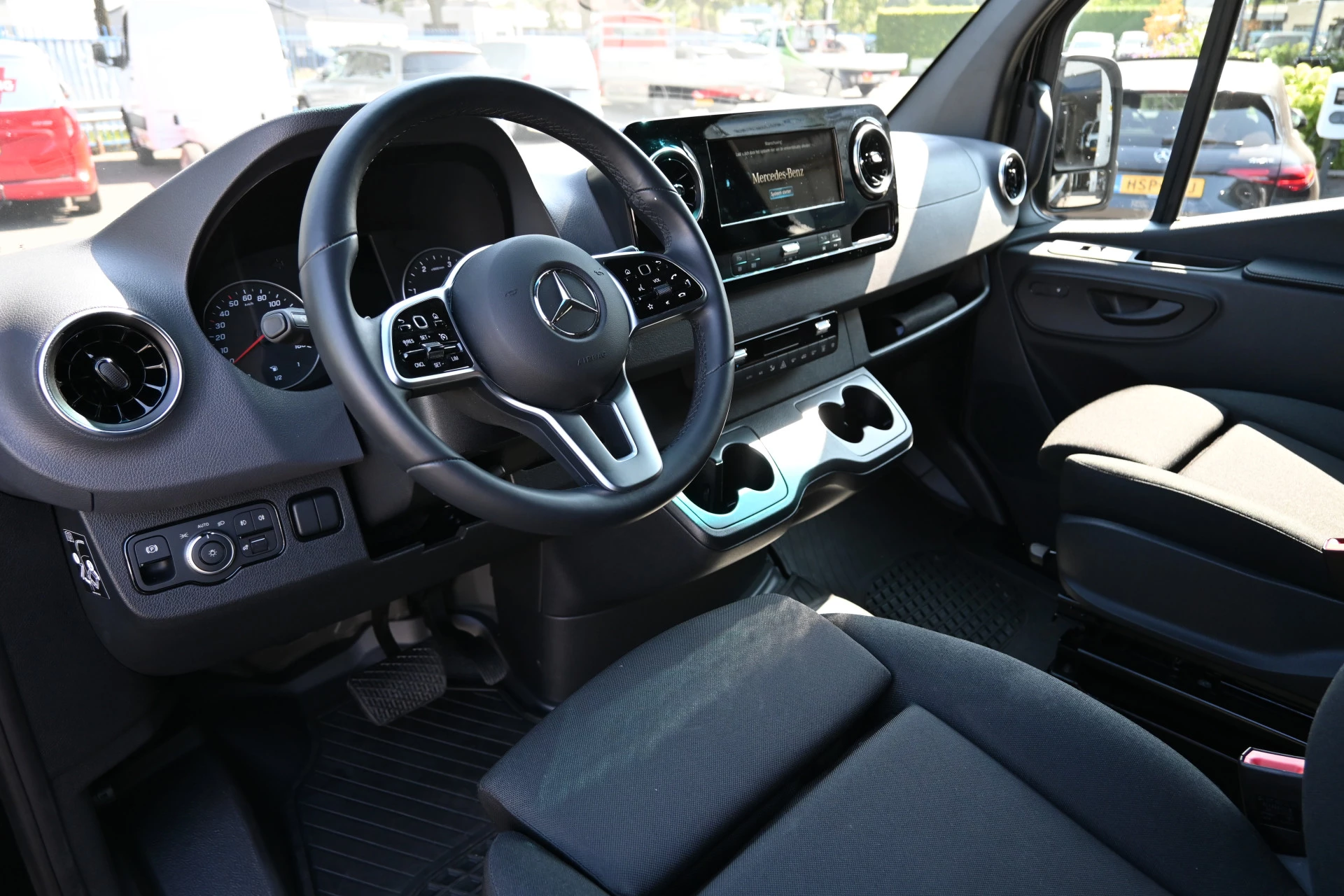 Mercedes-Benz Sprinter 2024 - 319 CDI 4x4 L2H2 AWD obrázek 4