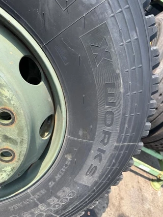 Michelin N/A 2011 - 13R22.5 X WORKS SET  imagen 3