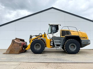 Liebherr 2013 - L580 - Quick Coupler / 4 Good Tyres! te koop