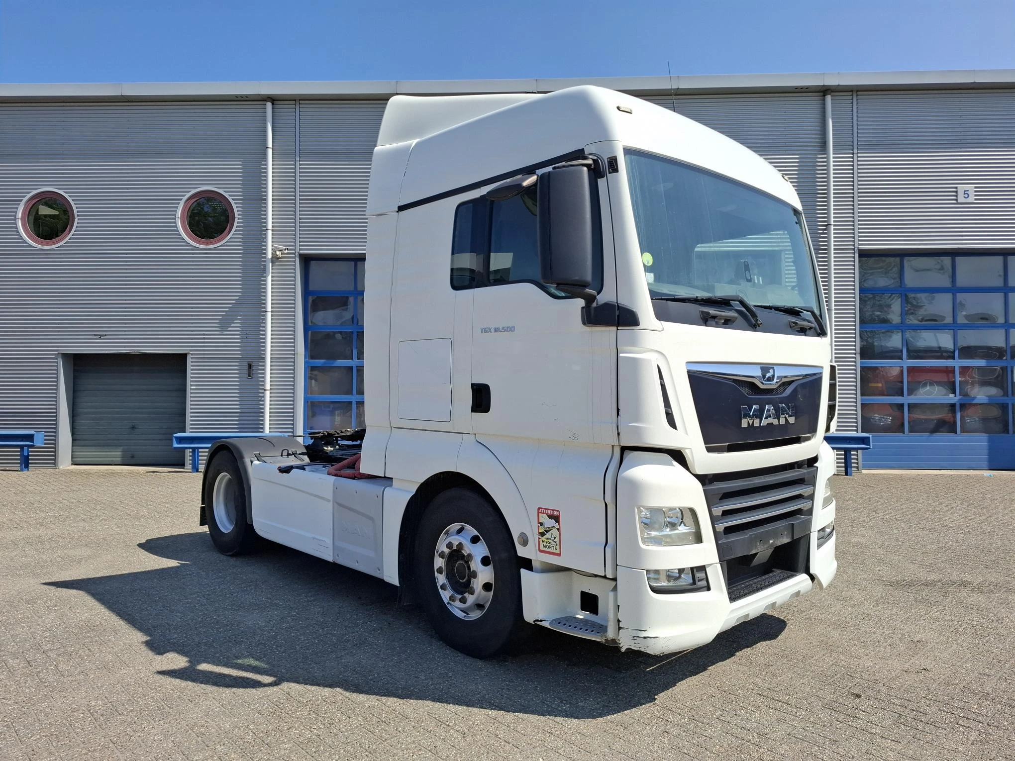 MAN TGX 2018 - 18.500 / INTARDER / HYDRAULICS / 725321 KM / PARK-AIRCO / ALCOA / FRIDGE / LWDS / AUTOMATIC / EURO-6 / 2018 immagine 2