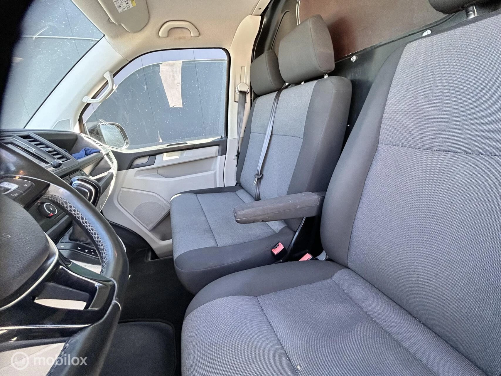 Volkswagen Transporter 2015 - 2.0 TDI L1H1 DSG BLACK EDITION imagem 13