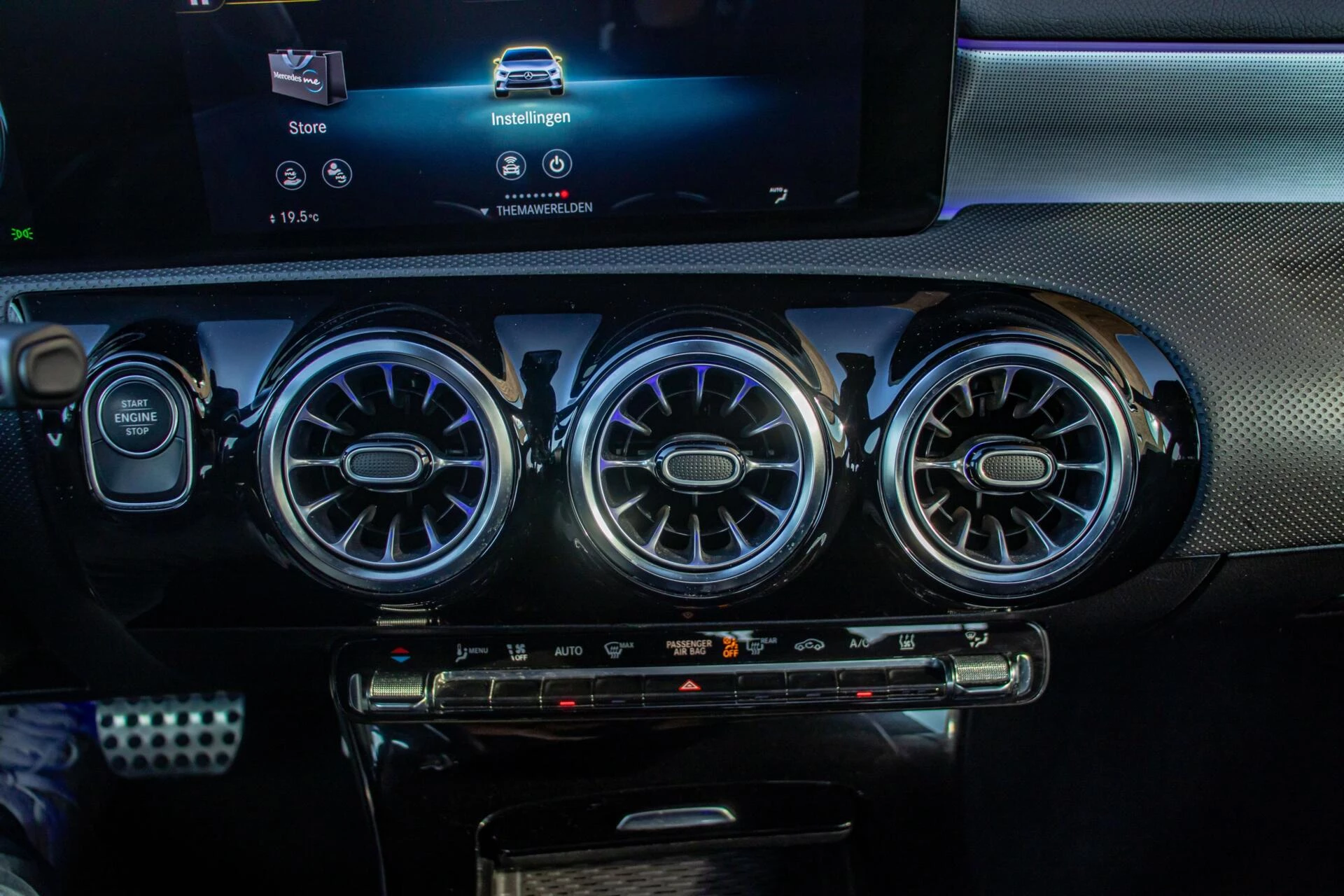 Mercedes-Benz A-Klasse 2021 - 250e AMG-Line, Pano, Burmester, Half Leder afbeelding 17