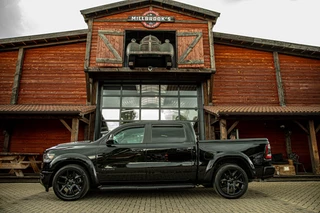 Dodge Ram 1500 2024 - 5.7 V8 4x4 Crew Cab Laramie obrazek 3