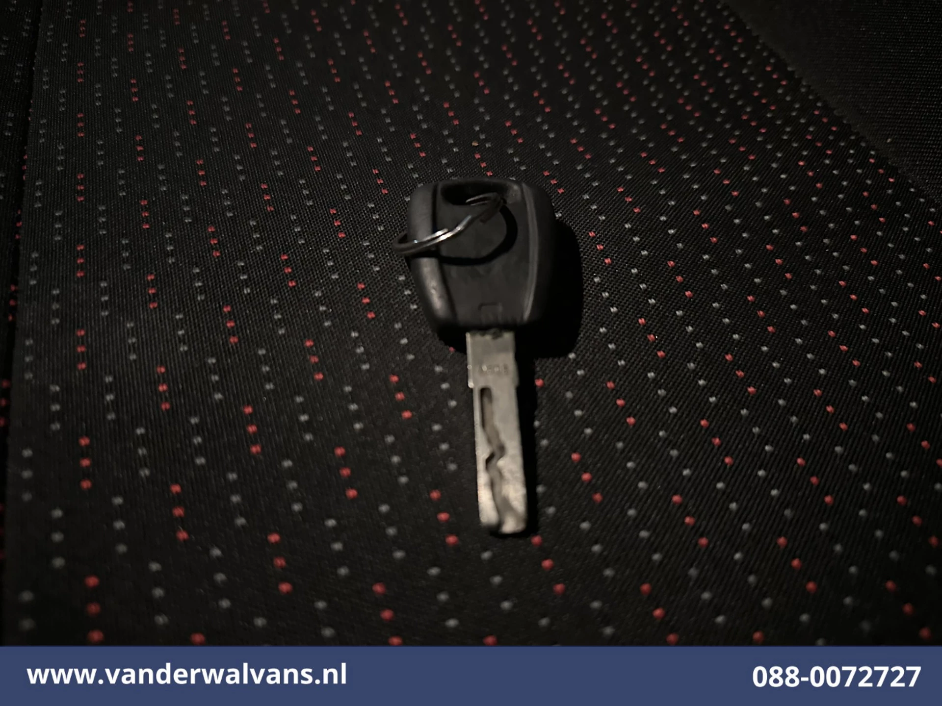Peugeot Boxer 2022 - 2.2 BlueHDi 141pk Bakwagen 435cm Lang Laadklep Euro6 Airco | 1055kg laadvermogen | Cruisecontrol image 18