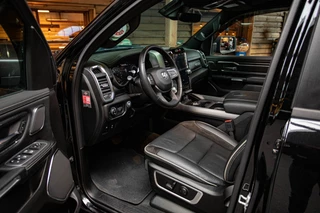 Dodge Ram 1500 2024 - 5.7 V8 Laramie Night immagine 14