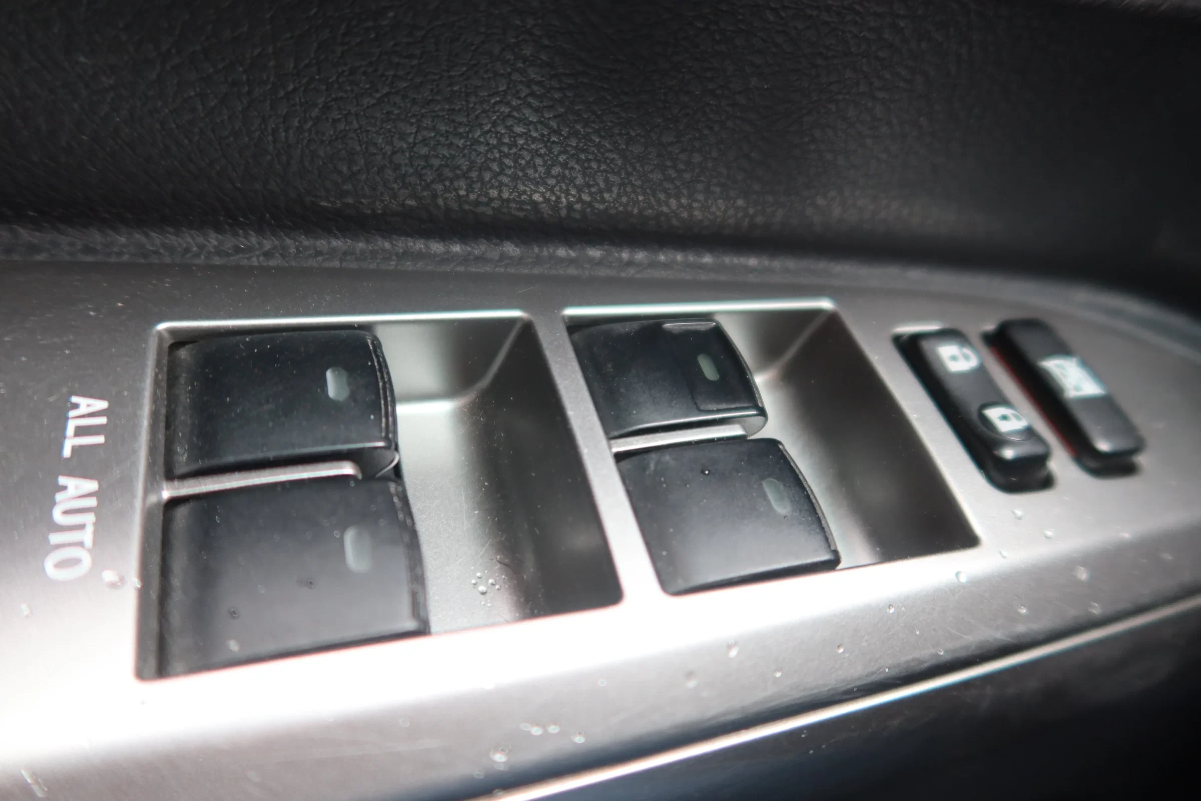 Toyota Land Cruiser 2016 - (200 SERIES) V8 200 5.5 Executive 7 persoons. Luchtvering. €42.500.- Marge immagine 35
