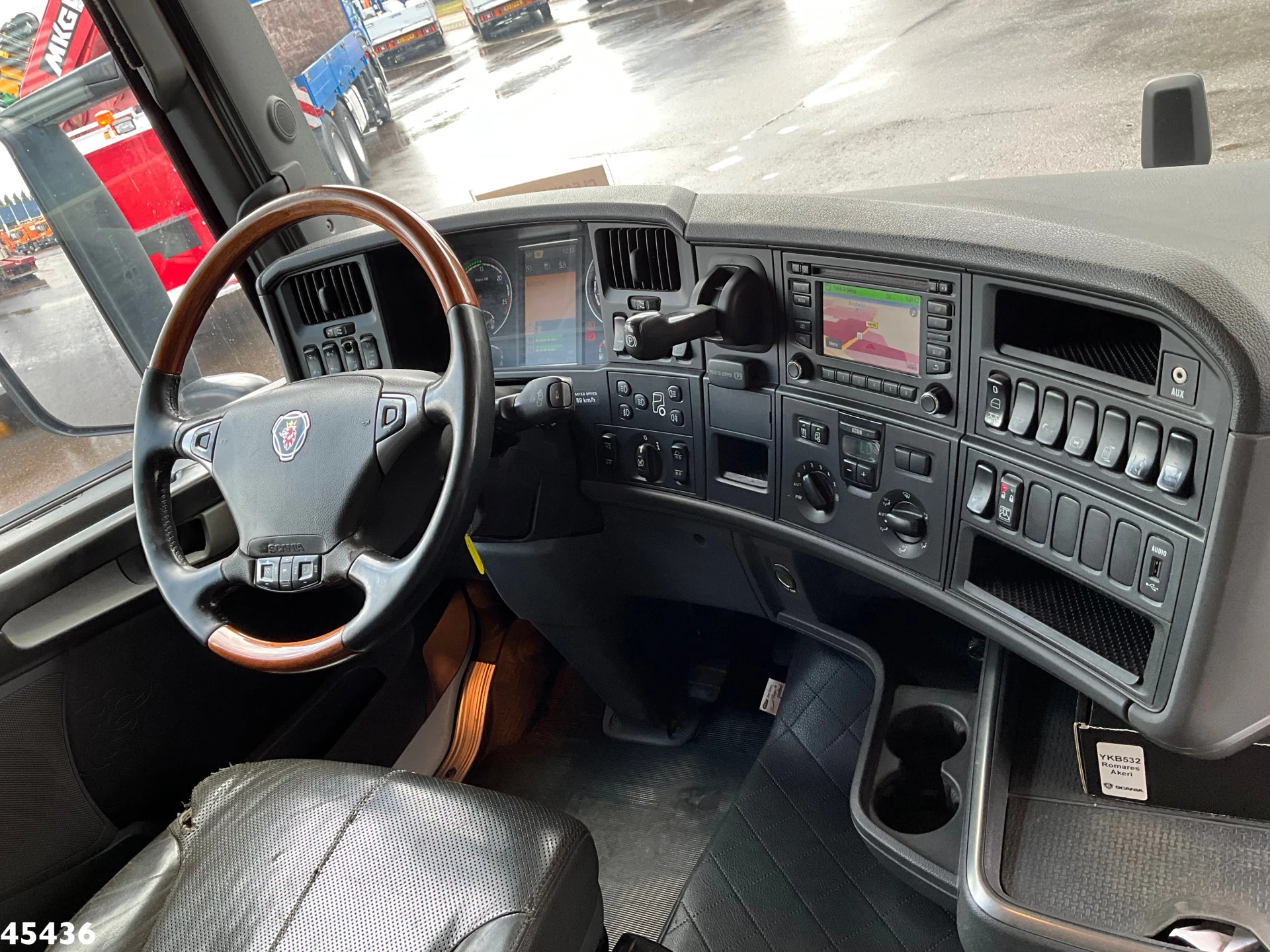 Scania R 2017 - R490 8x2 Euro 6 Retarder HMF 85 Tonmeter laadkraan + Fly-jib image 15