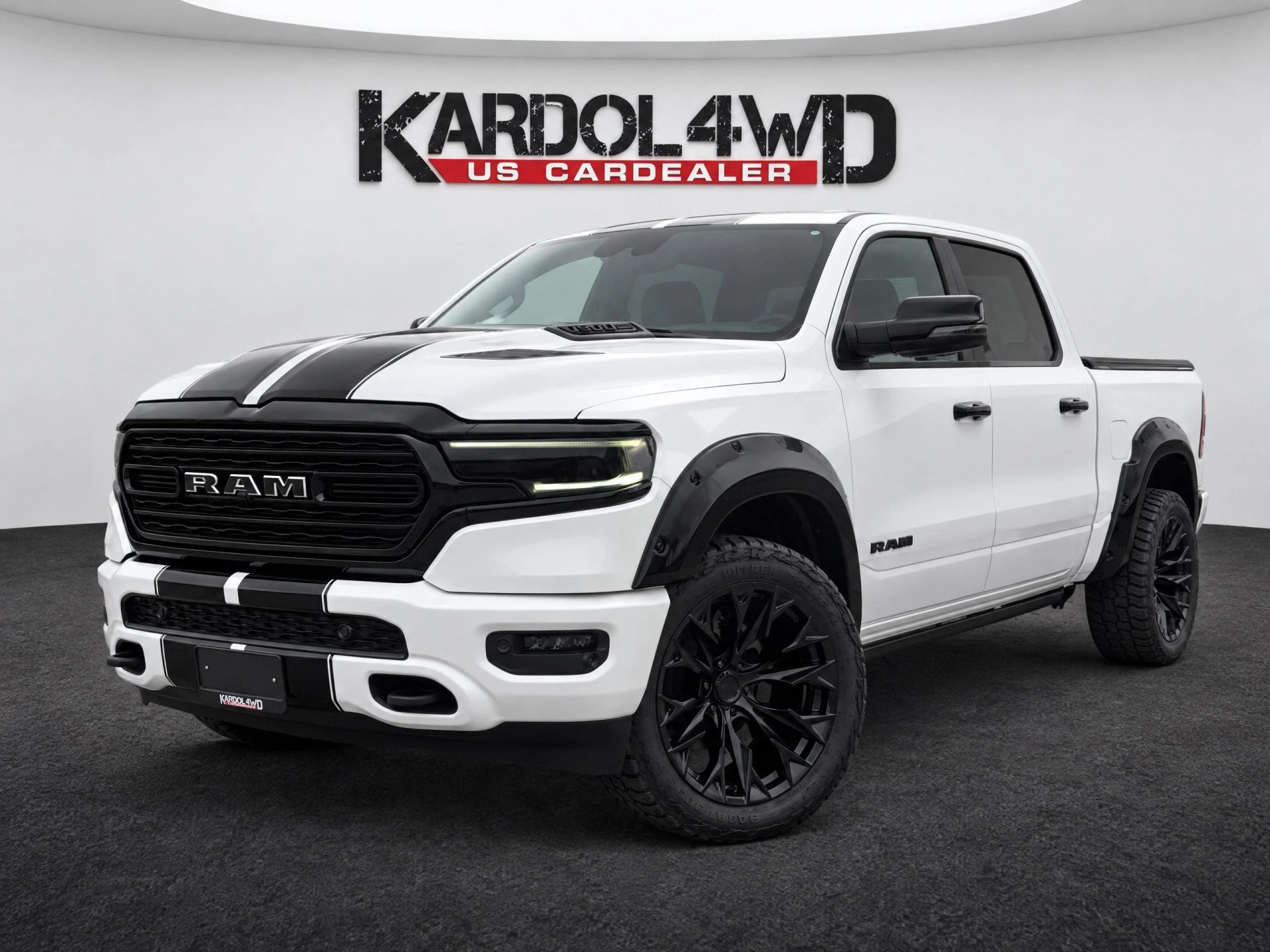 Dodge Ram 1500 2024 - 5.7 V8 4x4 Crew Cab Limited BLACK ON WHITE EDITION!!| BPM VRIJ! | Virtual cockpit | Head-up | Incl leren bedcover| Panorama | Incl. LPG en Trekhaak | Full options | afbeelding 1