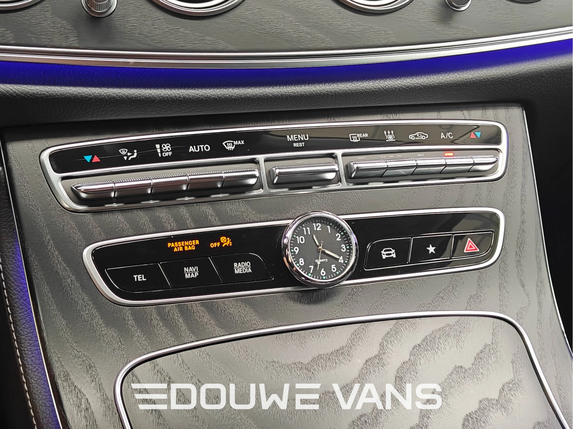 Mercedes-Benz E-Class 2022 - 300e Burmester Trekhaak Avantgarde Schuifdak Bild 16