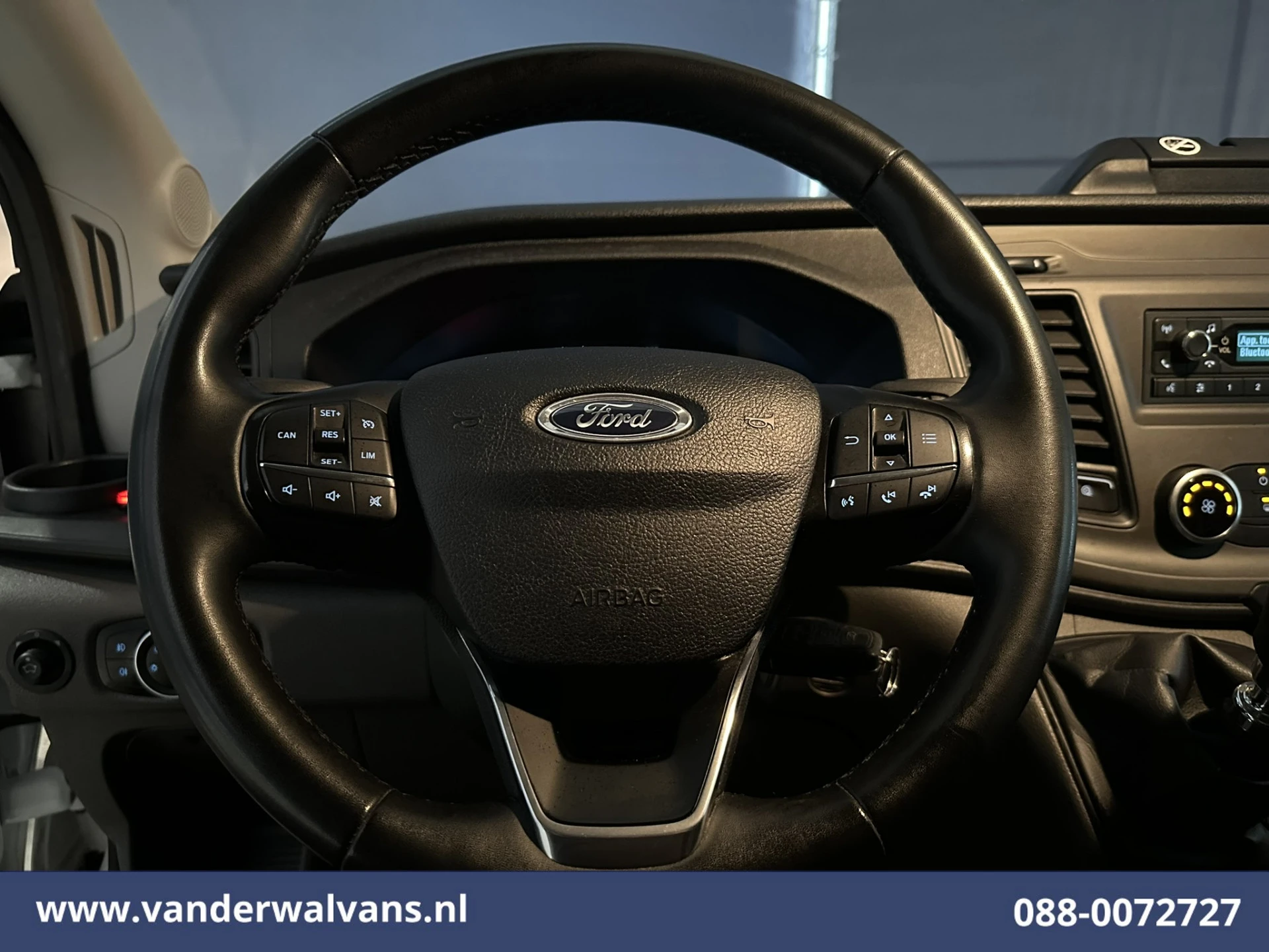 Ford Transit 2022 - 2.0 TDCI 161pk Bakwagen Laadklep Euro6 Airco | Cruisecontrol | Verwarmde voorruit изображение 4