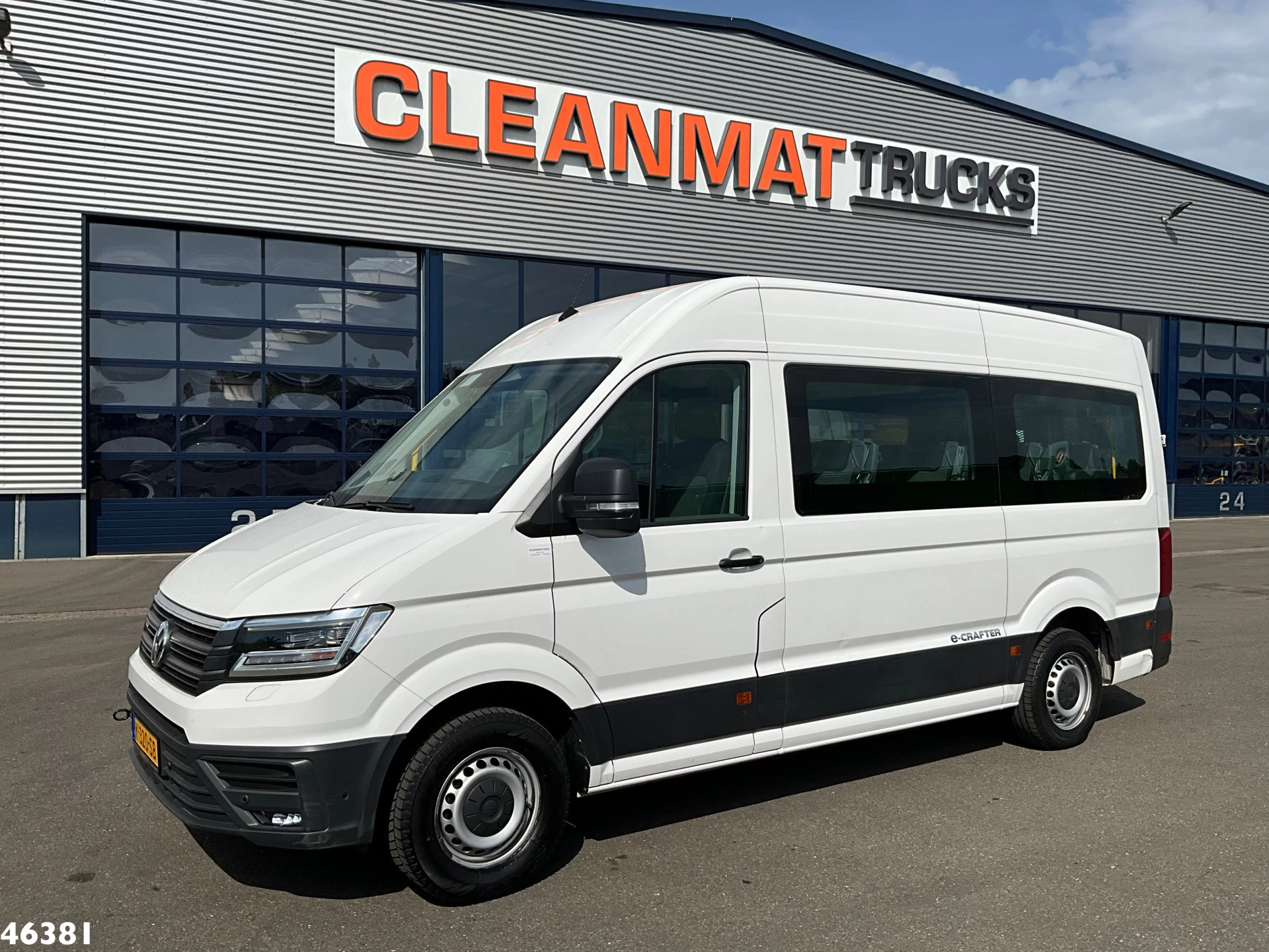 Volkswagen Crafter 2020 - E-Crafter 100% Elektrisch 9 persoon + 2 rolstoelvervoer Bild 2