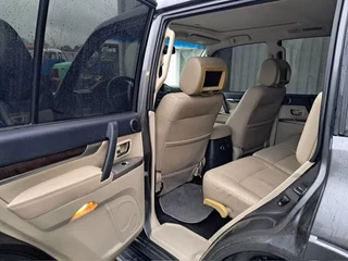 Mitsubishi Pajero 2015 - GLS 3.5 - V6 , 4x4 , 7 Pers., Full Option image 15