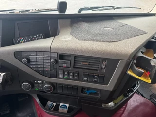Volvo FH 2016 - 16.750 8X4 EURO 6 HUB REDUCTION 200 TON I PARK COOL DYNAMIC STEERING obrazek 18