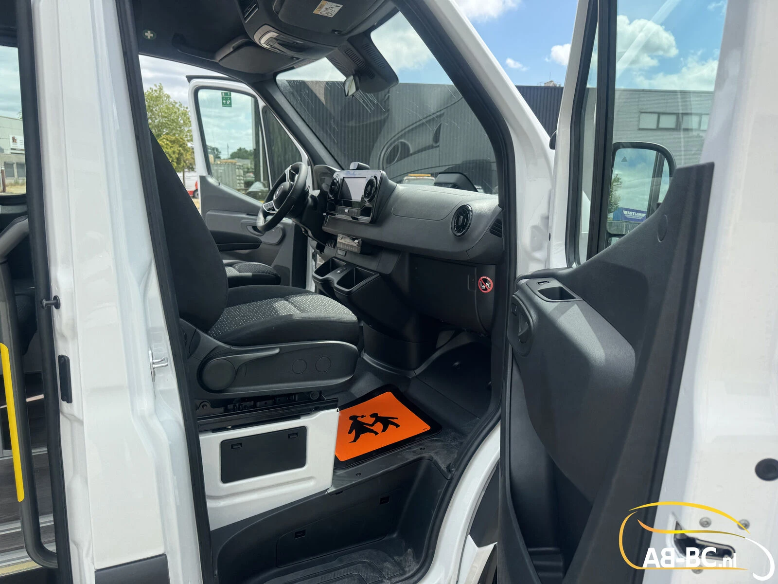Mercedes-Benz Sprinter 2026 - Transfer 45, 23 Seats, Euro 6 image 22