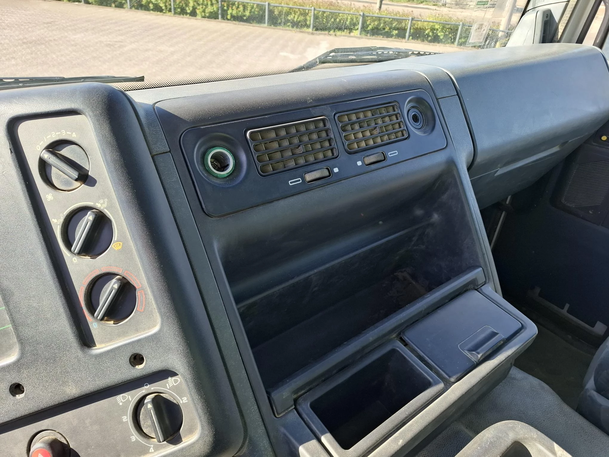 DAF CF 85.340 1998 - / 6X4 / 2X BIG AXLE / FULL-STEEL / DRUM BRAKES / 585044 KM / 2SIDE MARREL TIPPER / MANUAL / 1998 obrázek 28