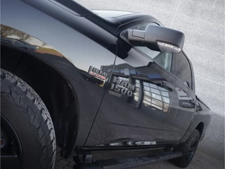 Dodge Ram 1500 2023 - 5.7 V8 Night Edition CrewCab Classic obrazek 11