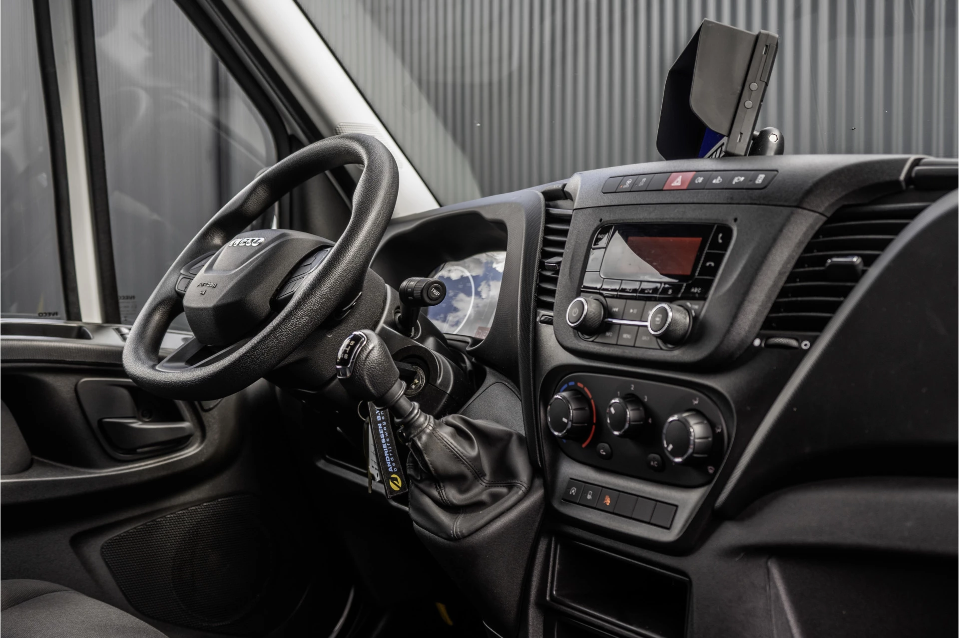 Iveco Daily 2022 - **35S16V 2.3 L4H2 | Euro 6 | 157 PK | Airco | Camera | 3500 KG Trekgewicht | MF Stuur | 3-Persoons** obrázek 2