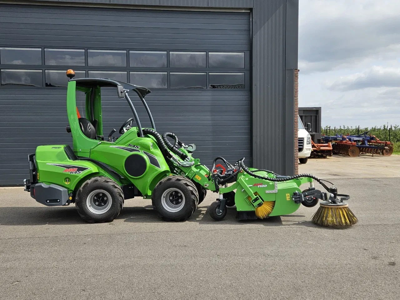 Avant 2025 - 645i Rental mini-shovel afbeelding 2
