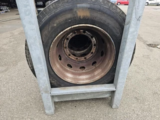 MICHELIN 280/75 R 22.5 TERMNAL TRACTOR TIRE EXTRA HEAVY DUTY. 2005 - N/A zdjecie 4