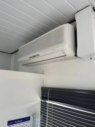 kuiper OPL 2000 - ex mobiele tandarts wagen 14kvA aggregaat zdjecie 9