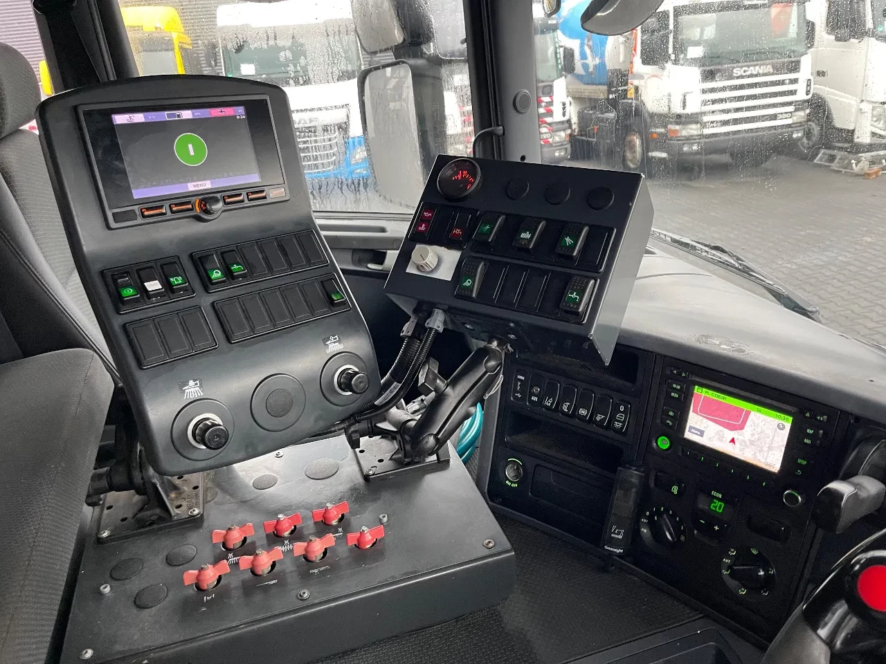 Scania P 2016 - P320 4x2 + Bucher Schörling Optifant 8000 (Only 36.360Km!!) Sweeper/Cleaner/Kehrwagen изображение 9