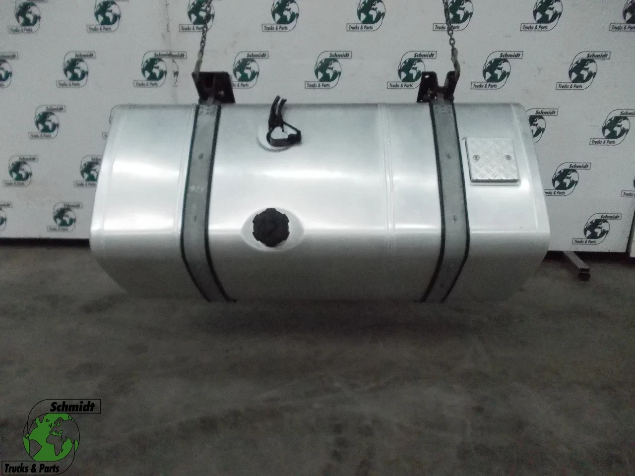 MAN - 81.12201-5697//81.12201-5896 //590 LITER TANK MAN EURO 6 afbeelding 1