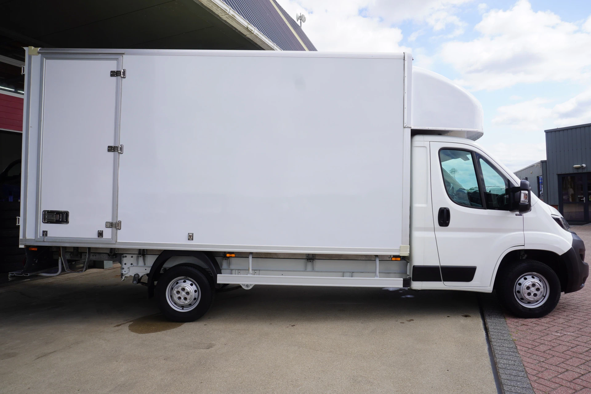 Peugeot Boxer 2018 - 335 2.0 BlueHDI 131PK L3 Pro Meubelbak изображение 3