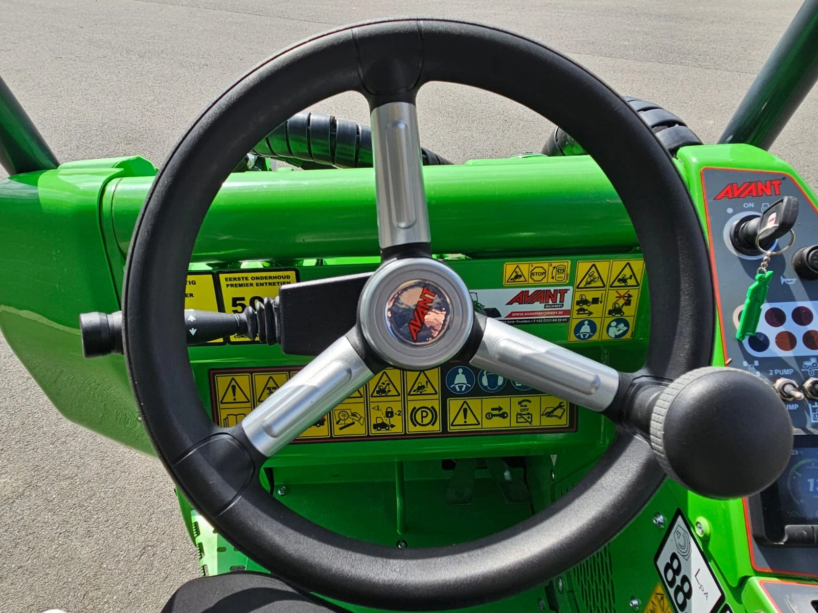 Avant 2024 - 528 TDL+ mini-shovel afbeelding 19