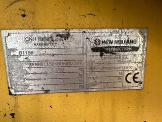 New Holland N/A 2011 - LB115B, CE, 240 MM MULTI PURPOSE LOADER BUCKET, 800 MM BACHOE DIGGING BUCKET, FLIP OVER FORKS, AIR CONDITIONER immagine 21