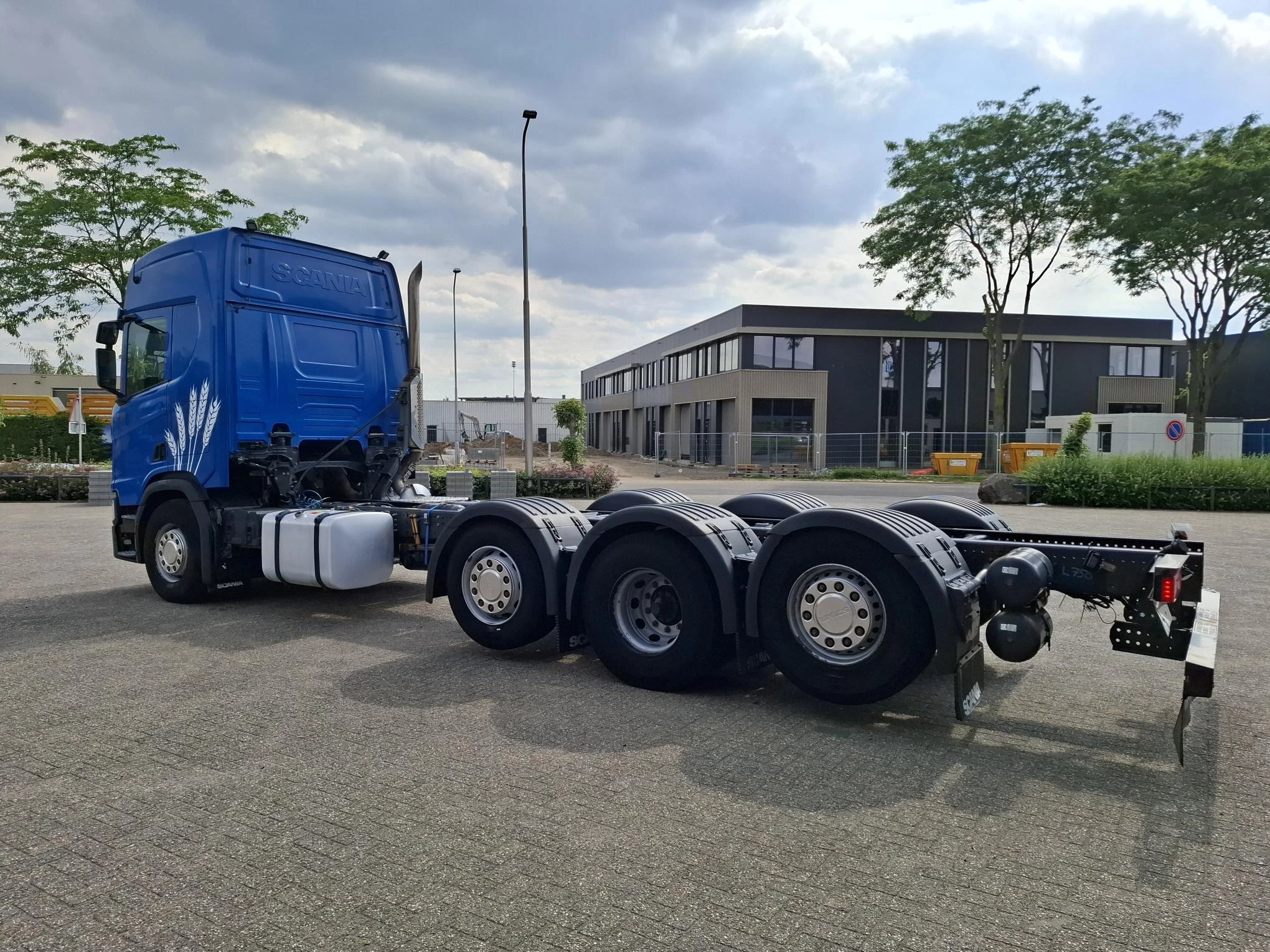 Scania R 2021 - NGS R650 V8 / 8X2 / RETARDER / TECHNICAL 80TON / 9TON FRONT AXLE / ONLY:687461 KM / LWDS / LEATHER / NAVI / FRIDGE / AUTOMATIC / EURO-6 / 2021 obrázek 3