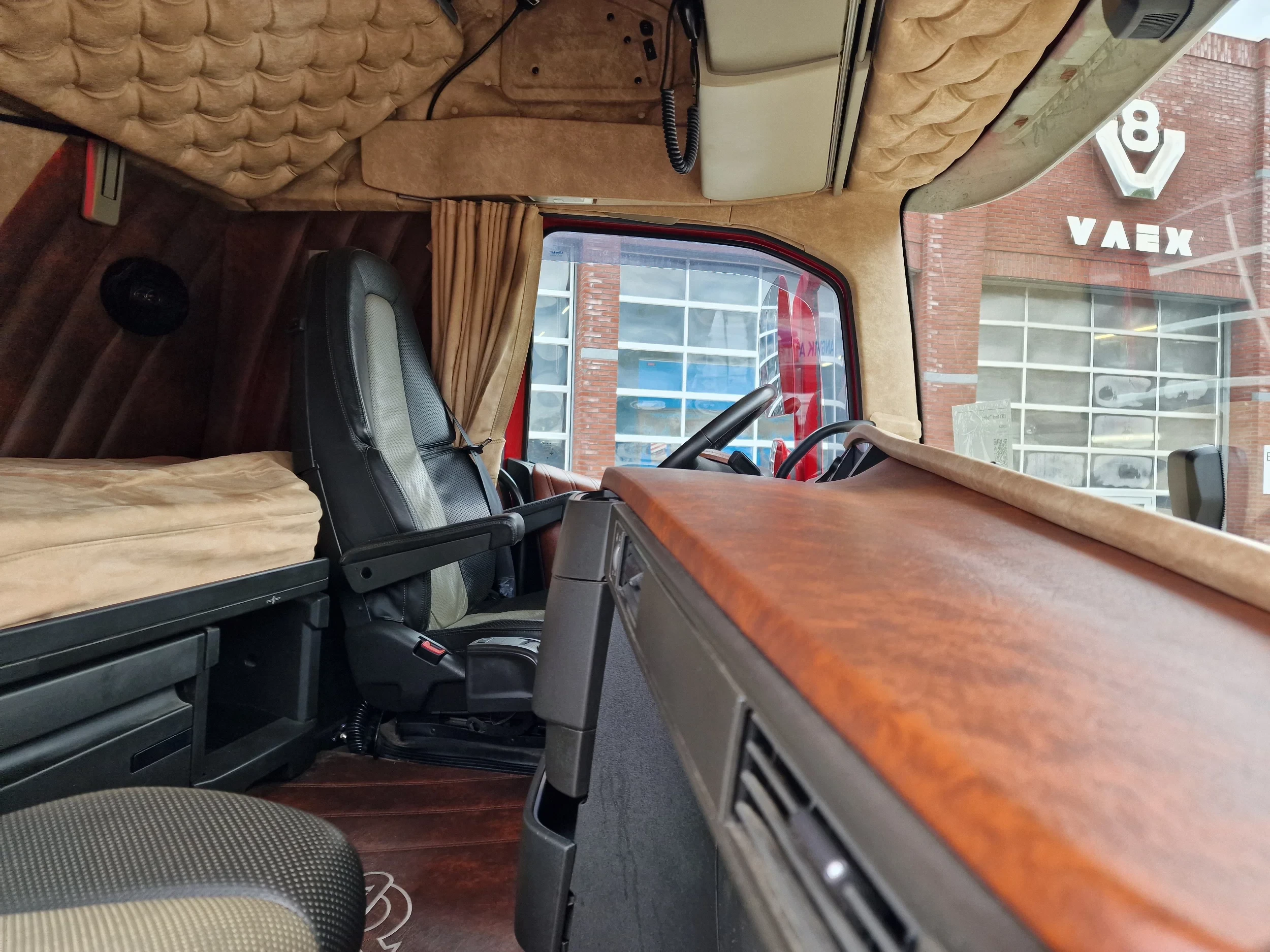 Volvo FH 2020 - 13.540 Globetrotter 6x4 - Lift axle - PTO/Hydraulic - Custom interior - Full air изображение 26