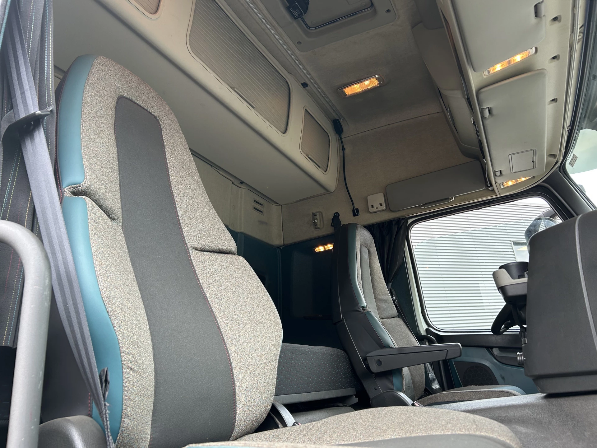 Volvo FM 330 2014 - Globetrotter / 742 dkm obrázek 9