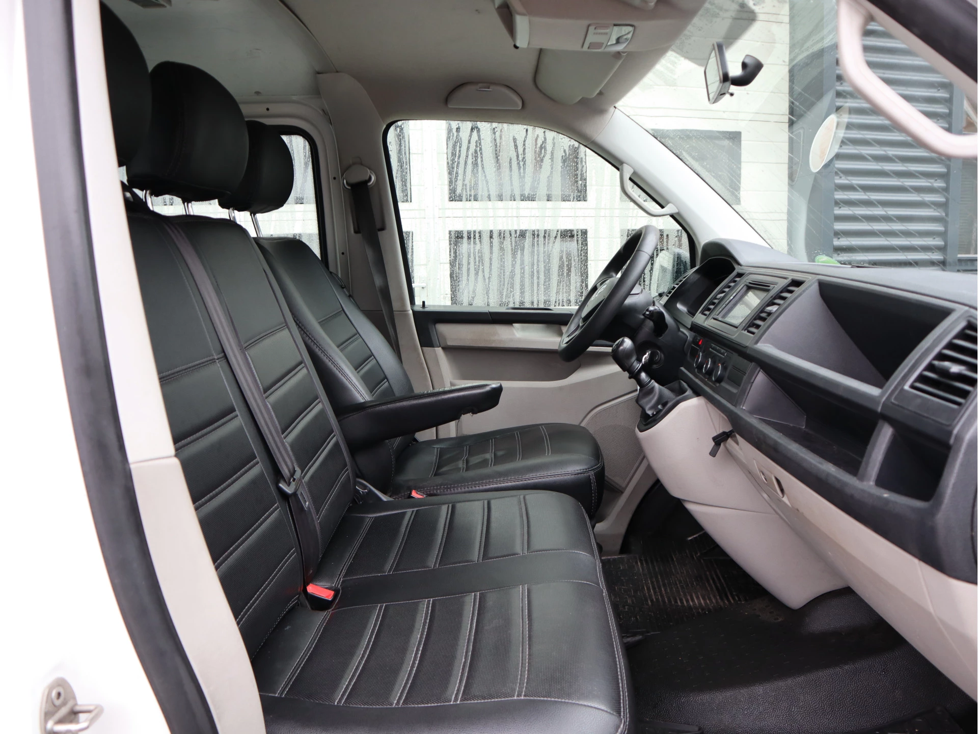 Volkswagen Transporter 2017 - 2.0 TDI 102pk Euro 6 DC 6 Pers. - Lang L2 - Cruise image 9