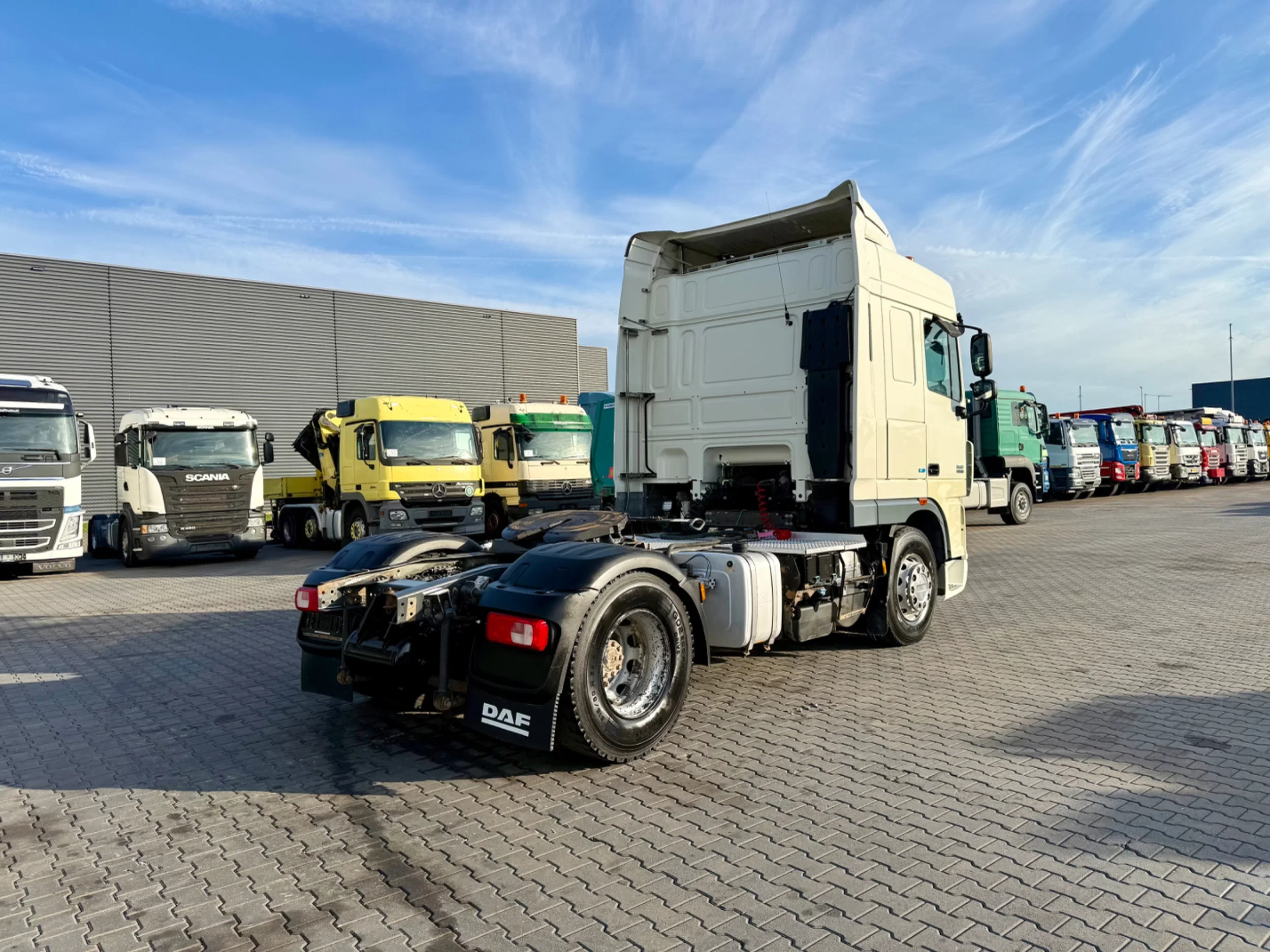 DAF XF 105.460 2014 - 4x2 / Space cab / Handgeschakeld / ATE / 3x op voorraad / 3x in stock afbeelding 4