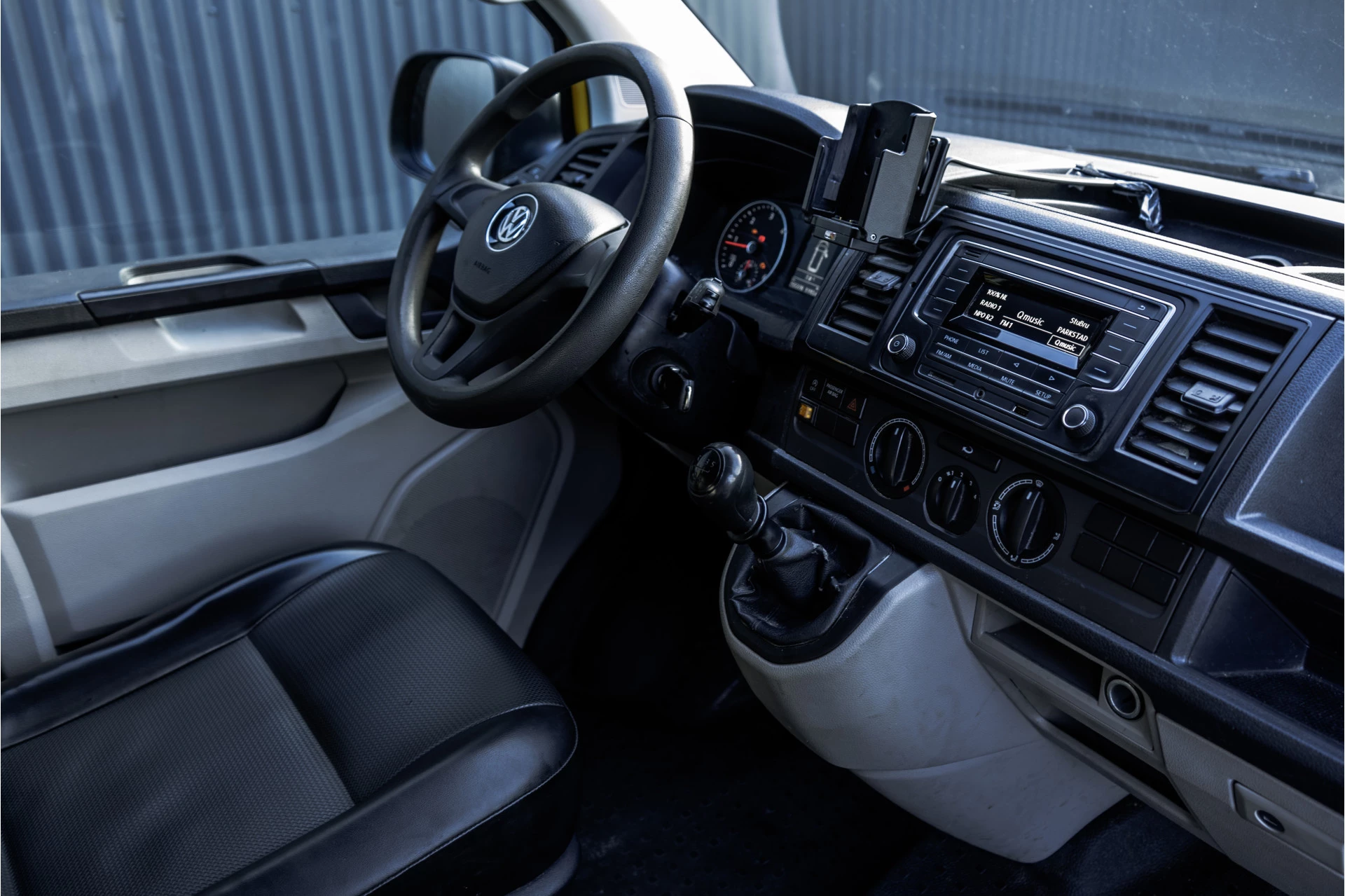 Volkswagen Transporter 2018 - 2.0 TDI L1H2 Comfortline | Cruise | Trekhaak zdjęcie 2