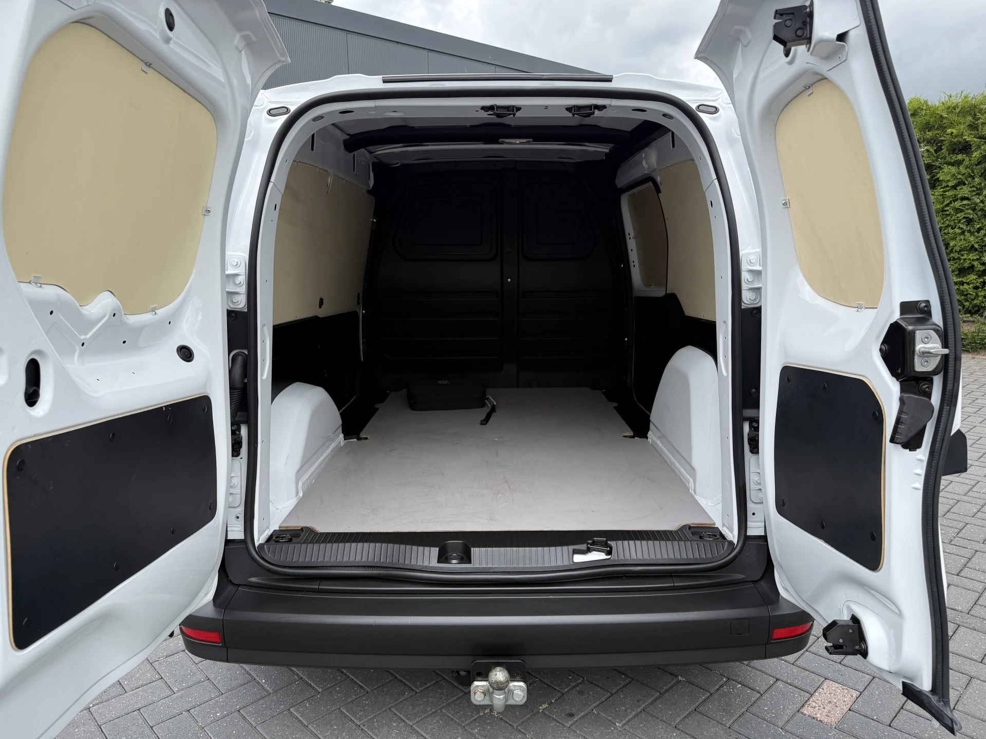 Mercedes-Benz eCitan 2023 - 112 Pro L2H1 / 51 kWh / 6.716 KM / ** RIJKLAAR ** / LED HIGH PERFORMANCE KOPLAMPEN / CAMERA / ECC / TREKHAAK / STOELVERW изображение 8