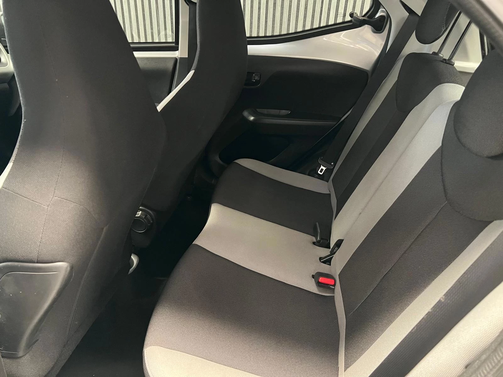 Toyota Aygo 2015 - 1.0 VVT-i x-clusiv 2e Eigenaar - Achtercamera - Airco imagem 28