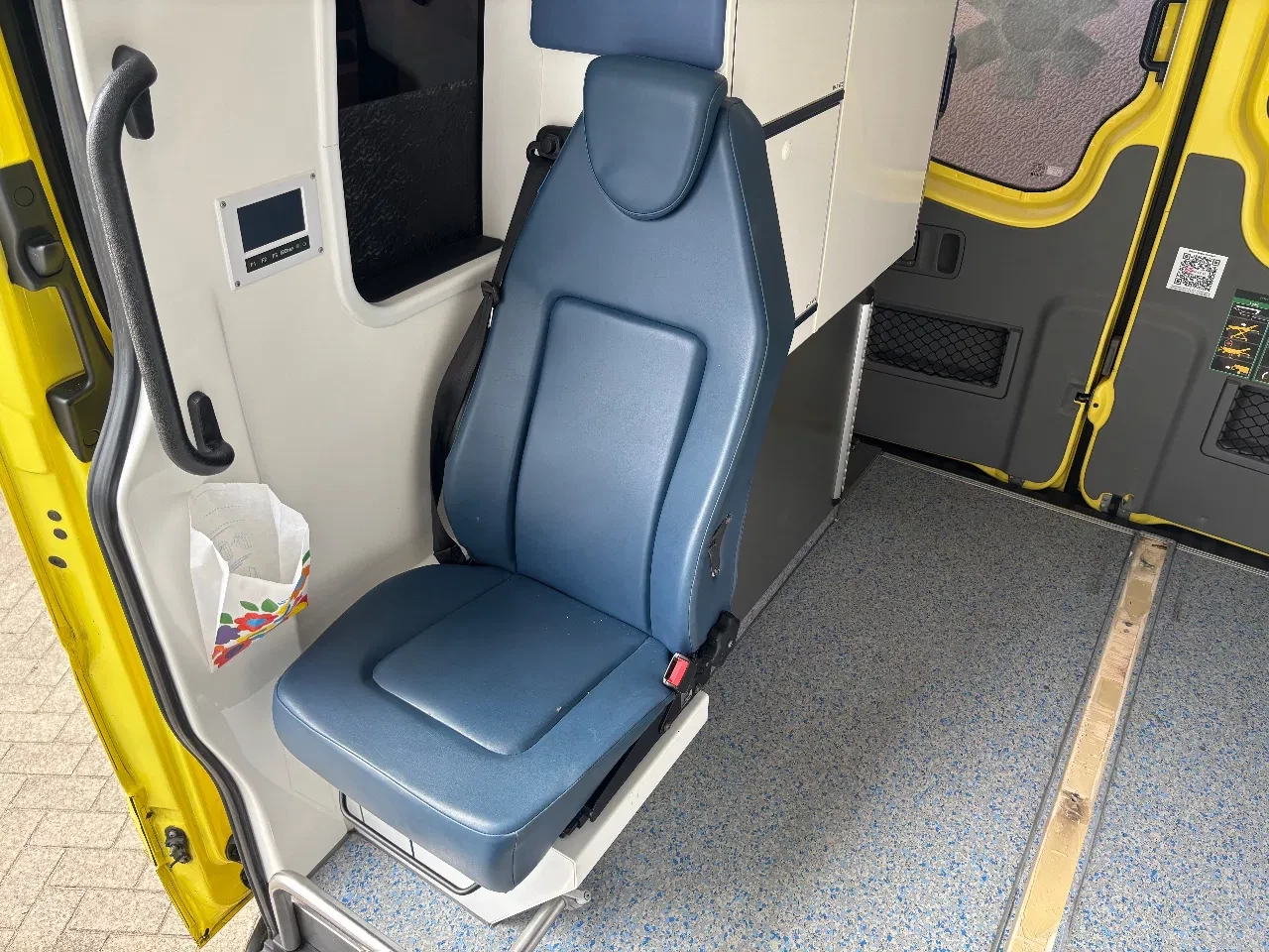 Mercedes-Benz Sprinter 2017 - 319CDI L2H2 AMBULANCE AUTOMAAT V6 MOTORSCHADE obrázek 16