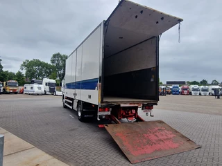 Scania 94 260 2003 - P94 - 4x2 - Full air - Manual gearbox - Loadlift - 5.50 Wb obrazek 31