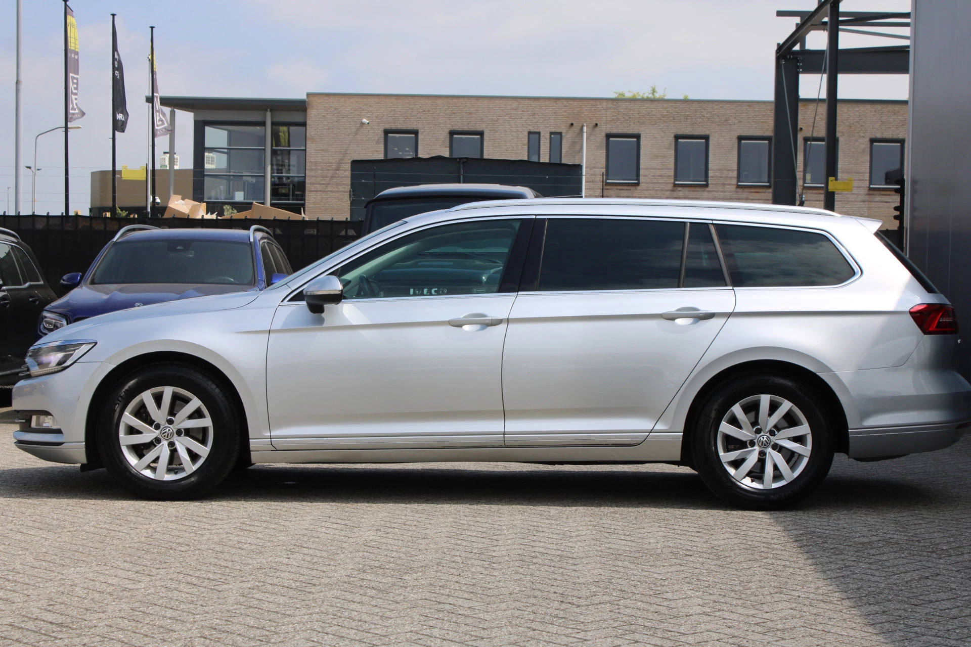 Volkswagen Passat 2018 - Variant 1.4 TSI Comfortline Business PANORAMADAK LEDER TREKHAAK CAMERA afbeelding 4